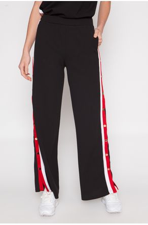 calca-preta-com-detalhes-de-botoes-na-lateral