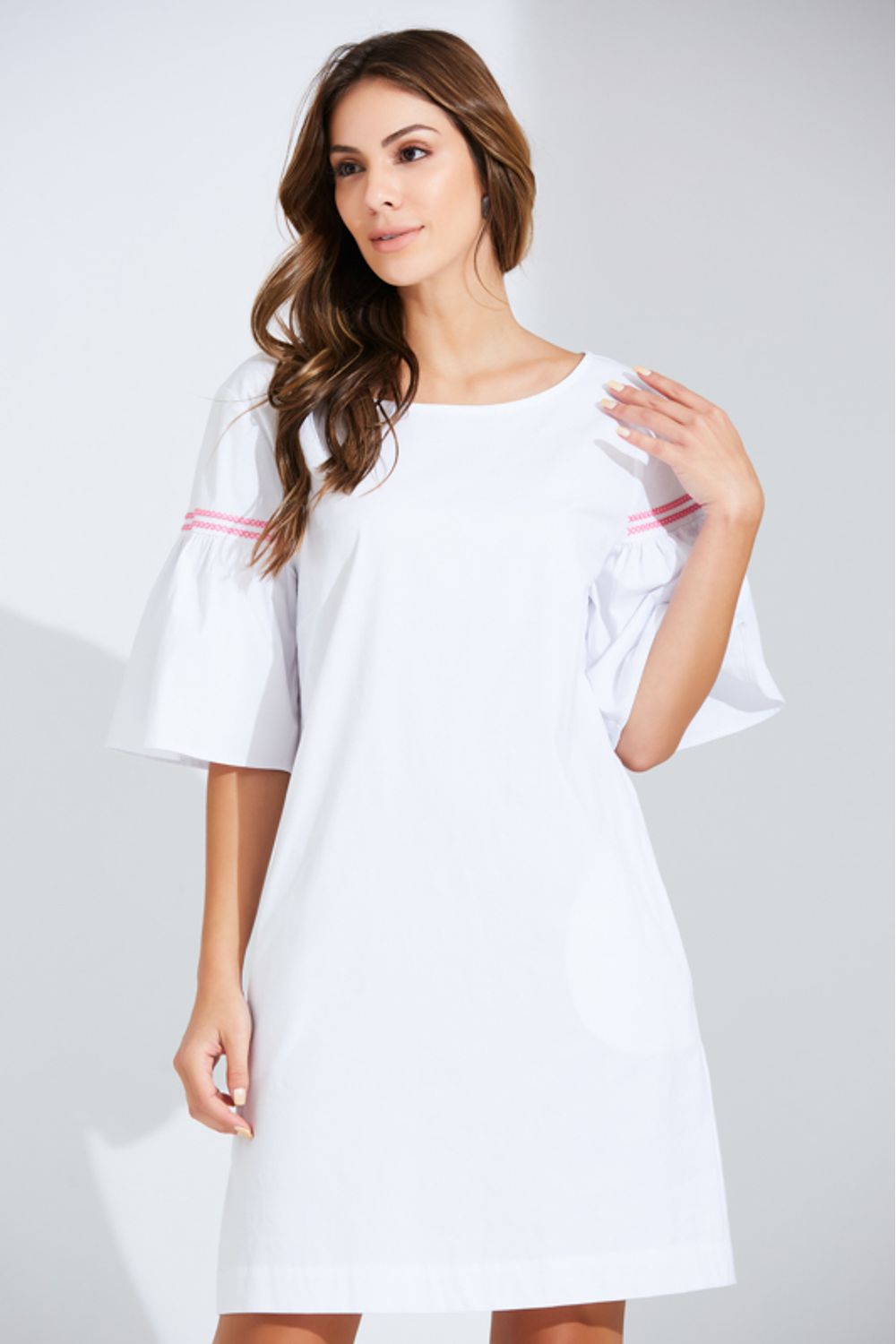 vestido branco manga flare