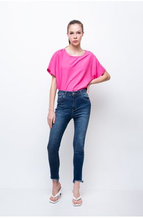 Calca-Jeans-Skinny-Barra-Recortada-corpo-frente