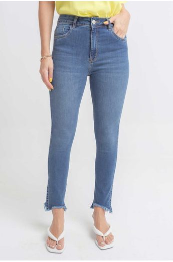 Calca-Jeans-Skinny-Detalhe-Na-Barra-Close-Frente